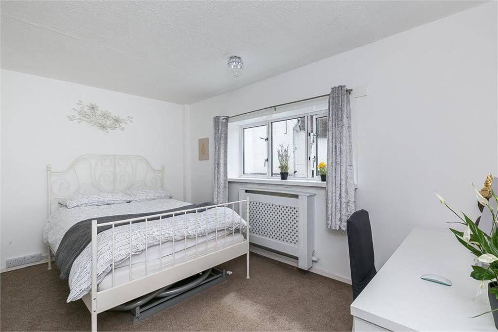 Dreghorn House 4 Bedrooms 3 Toilets 3 Reception Free Parking 233 Mbp Wifi Edinburgh Bagian luar foto
