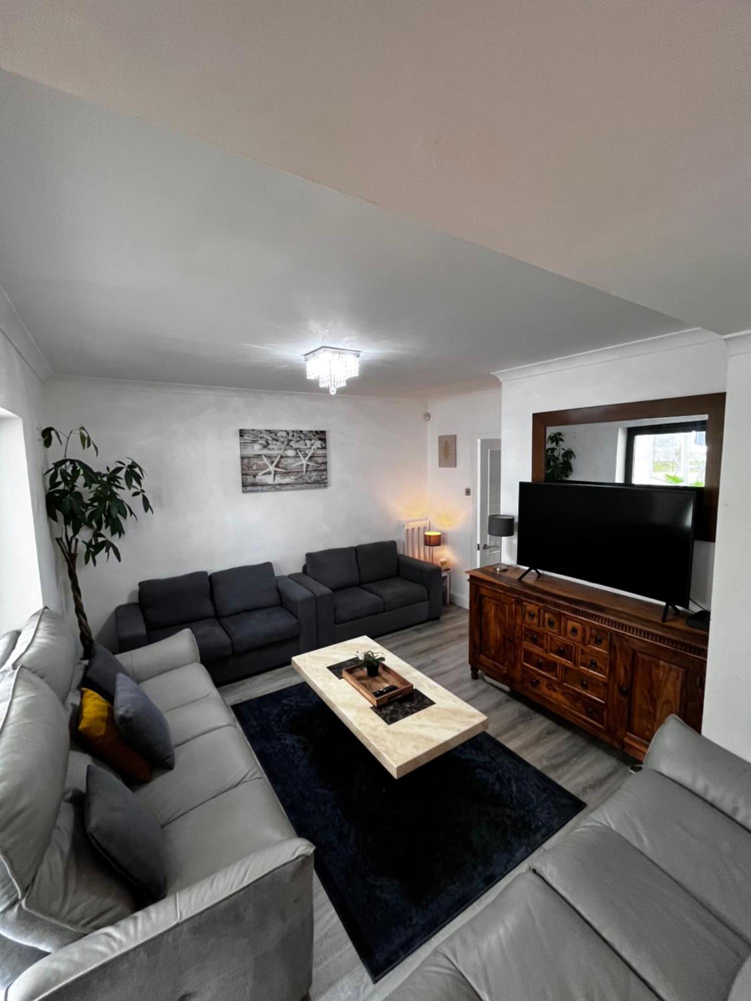 Dreghorn House 4 Bedrooms 3 Toilets 3 Reception Free Parking 233 Mbp Wifi Edinburgh Bagian luar foto